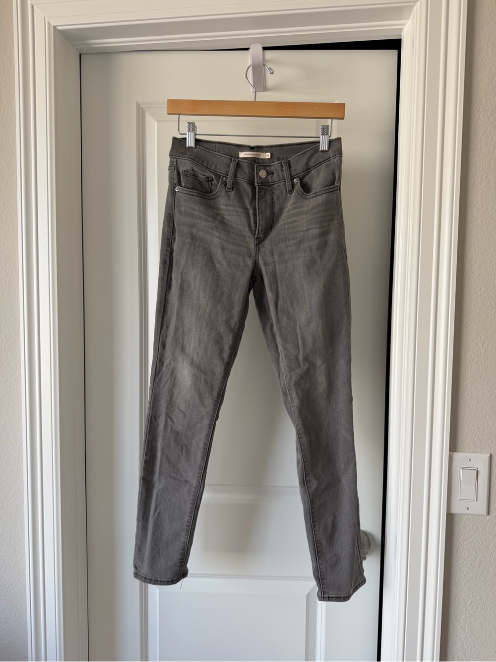 Levi's Women's Gray Skinny Jeans - Washed Charcoal